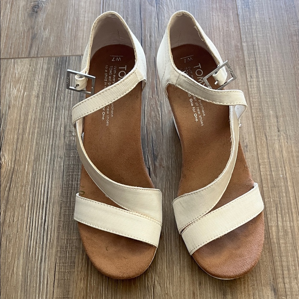TOMS Women's White Strappy Wedge Sandals
